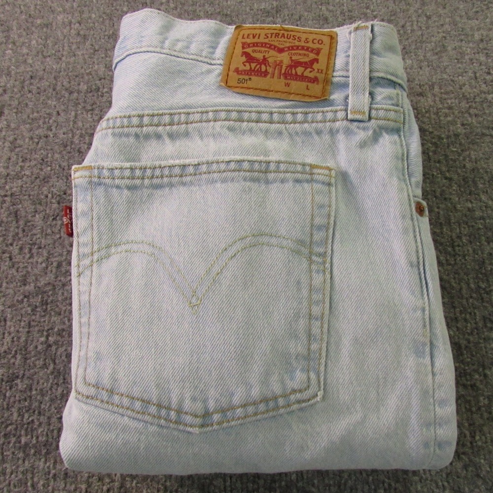 Levi 501 Original Fit Jeans Mens 32 Light Wash Blue Denim Button Fly Straight